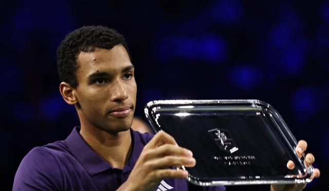 (251103) -- PARIS, Nov. 3, 2025 (Xinhua) -- Felix Auger-Aliassime poses with the plate during the reward presenting ceremony after the final match between Jannik Sinner of Italy and Felix Auger-Aliassime of Canada at the Paris ATP Masters 1000 tennis tournament at Paris La Defense Arena in Paris, France, on Nov. 2, 2025. (Xinhua/Gao Jing)