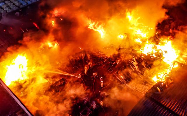 (251103) -- BEIJING, Nov. 3, 2025 (Xinhua) -- An aerial drone photo taken on Nov. 2, 2025 shows firefighters attempting to put out a fire at a factory in Jahra Governorate, Kuwait. (Photo by Asad/Xinhua)
