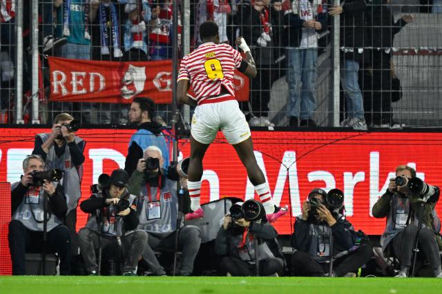 (251103) -- COLOGNE, Nov. 3, 2025 (Xinhua) -- Ragnar Ache (front) of FC Cologne celebrates scoring during the German first division Bundesliga football match between FC Cologne and Hamburger SV in Cologne, Germany, on Nov. 2, 2025. (Photo by Ulrich Hufnagel/Xinhua)