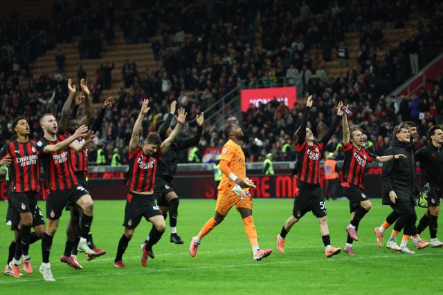 (251103) -- MILAN, Nov. 3, 2025 (Xinhua) -- AC Milan's players celebrate after a Serie A football match between AC Milan and Roma in Milan, Italy, on Nov. 2, 2025. (Xinhua/Li Jing)