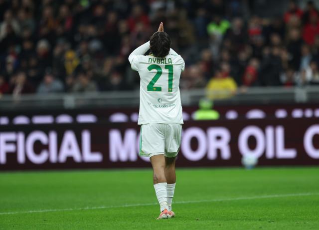 (251103) -- MILAN, Nov. 3, 2025 (Xinhua) -- Roma's Paulo Dybala reacts during a Serie A football match between AC Milan and Roma in Milan, Italy, on Nov. 2, 2025. (Xinhua/Li Jing)