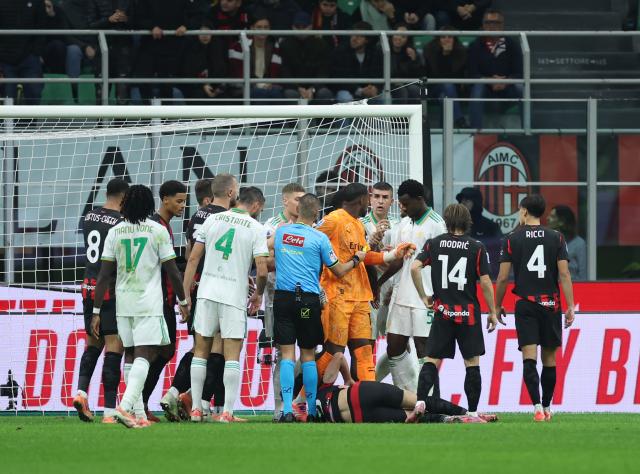 (251103) -- MILAN, Nov. 3, 2025 (Xinhua) -- Players of AC Milan and Roma argue on the field during a Serie A football match between AC Milan and Roma in Milan, Italy, on Nov. 2, 2025. (Xinhua/Li Jing)