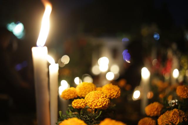 (251103) -- MEXICO CITY, Nov. 3, 2025 (Xinhua) -- Candles and marigolds are pictured during a vigil at a cemetery as part of the Day of the Dead commemorations in Mexico City, capital of Mexico, Nov. 2, 2025. (Photo by Francisco Canedo/Xinhua)