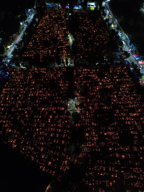 (251103) -- MEXICO CITY, Nov. 3, 2025 (Xinhua) -- An aerial drone photo shows people holding a vigil at a cemetery as part of the Day of the Dead commemorations in Mexico City, capital of Mexico, Nov. 2, 2025. (Photo by Francisco Canedo/Xinhua)