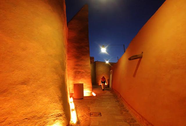 (251103) -- DIRIYAH, Nov. 3, 2025 (Xinhua) -- This photo taken on Oct. 27, 2025 shows the night view of Diriyah in Riyadh, Saudi Arabia. Located a short drive from Riyadh's city center, the Diriyah holds historical significance as the birthplace of the Kingdom of Saudi Arabia, dating back to 1727. (Xinhua/Sha Dati)