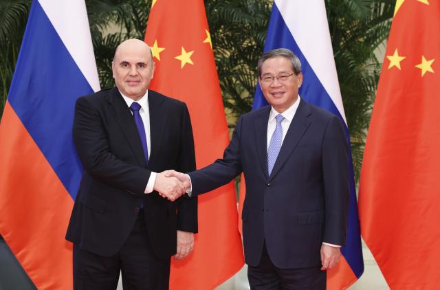 (251103) -- HANGZHOU, Nov. 3, 2025 (Xinhua) -- Chinese Premier Li Qiang co-chairs the 30th regular meeting of the Chinese and Russian heads of government with Russian Prime Minister Mikhail Mishustin in Hangzhou, east China's Zhejiang Province, Nov. 3, 2025. (Xinhua/Huang Jingwen)