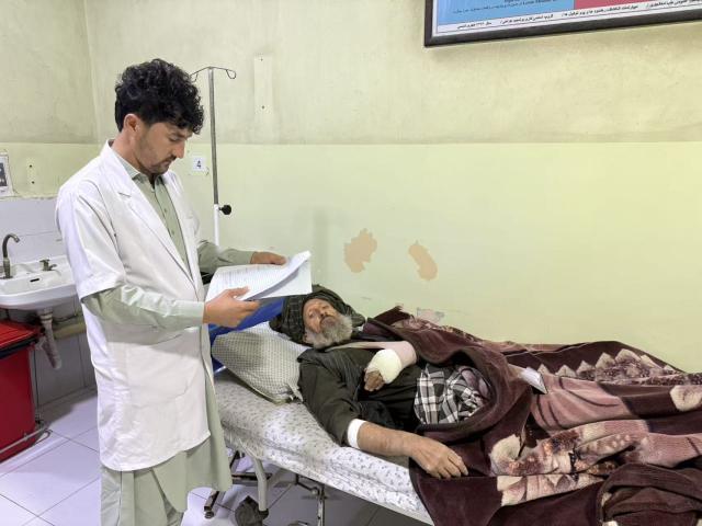 (251103) -- AIBAK CITY(AFGHANISTAN), Nov. 3, 2025 (Xinhua) -- Photo taken on Nov. 3, 2025 shows a injured man (R) at a hospital in Aibak City, the capital of Samangan Province, Afghanistan. An earthquake in northern Afghanistan has left 24 people dead and more than 630 injured, most of them with minor injuries, Afghanistan's National Disaster Management Authority said on Monday. (Photo by Saifurahman Safi/Xinhua)