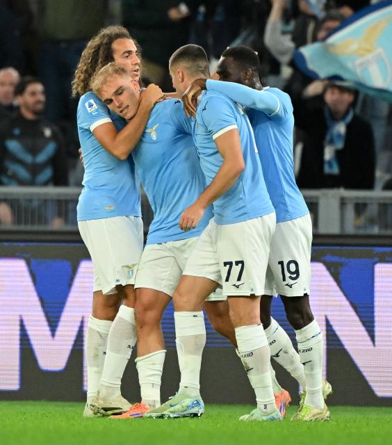 (251104) -- ROME, Nov. 4, 2025 (Xinhua) -- Lazio's Gustav Isaksen (2nd L) celebrates his goal with teammates during a Serie A football match between Lazio and Cagliari in Rome, Italy, on Nov.3, 2025. (Photo by Alberto Lingria/Xinhua)