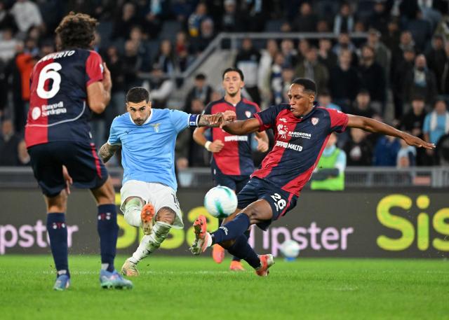 (251104) -- ROME, Nov. 4, 2025 (Xinhua) -- Lazio's Mattia Zaccagni (2nd L) scores during a Serie A football match between Lazio and Cagliari in Rome, Italy, on Nov.3, 2025. (Photo by Alberto Lingria/Xinhua)