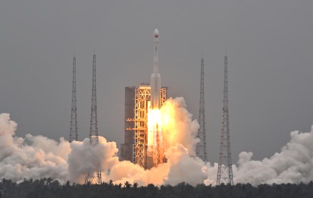 (251104) -- BEIJING, Nov. 4, 2025 (Xinhua) -- A modified Long March-7 carrier rocket carrying the Yaogan-46 satellite blasts off from the Wenchang Spacecraft Launch Site in south China's Hainan Province, Nov. 3, 2025.
  The satellite was launched at 11:47 a.m. (Beijing Time) and has entered the preset orbit successfully. (Xinhua/Guo Cheng)