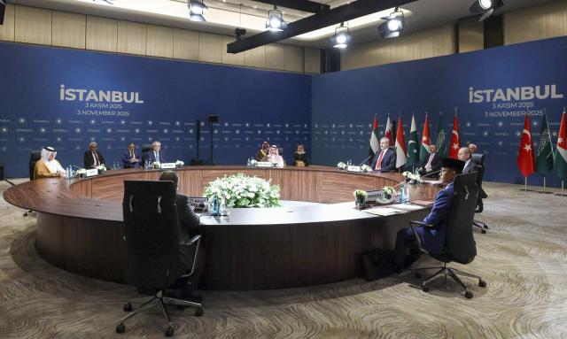 (251104) -- ISTANBUL, Nov. 4, 2025 (Xinhua) -- Foreign ministers from seven countries hold a meeting on Gaza ceasefire in Istanbul, Türkiye, Nov. 3, 2025.
  Foreign ministers from seven countries met in Istanbul on Monday to discuss efforts to uphold the Gaza ceasefire and plan for the enclave's future, as Israeli strikes continued despite the truce.
  Turkish Foreign Minister Hakan Fidan hosted his counterparts from the United Arab Emirates, Indonesia, Qatar, Pakistan, Saudi Arabia and Jordan. (Ministry of Foreign Affairs of Türkiye/Handout via Xinhua)