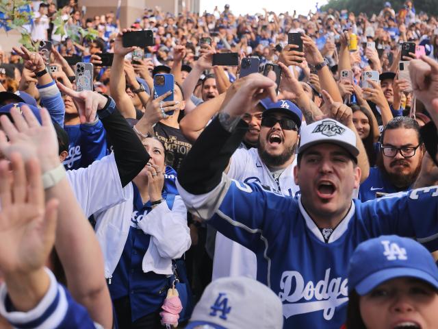 (251104) -- LOS ANGELES, Nov. 4, 2025 (Xinhua) -- Fans celebrate during the Los Angeles Dodgers' victory parade in Los Angeles, California, the United States, on Nov. 3, 2025. On Saturday, the Dodgers clinched the 2025 MLB World Series title with a victory over the Toronto Blue Jays. (Photo by Qiu Chen/Xinhua)