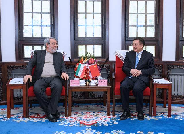 (251104) -- BEIJING, Nov. 4, 2025 (Xinhua) -- President of Xinhua News Agency Fu Hua meets with Iranian Ambassador to China Abdolreza Rahmani Fazli in Beijing, capital of China, Nov. 4, 2025. (Xinhua/Rao Aimin)