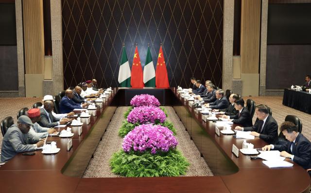 (251104) -- SHANGHAI, Nov. 4, 2025 (Xinhua) -- Chinese Premier Li Qiang meets with Speaker of the House of Representatives of Nigeria Abbas Tajudeen, who is in China to attend the eighth China International Import Expo (CIIE), in Shanghai, east China, Nov. 4, 2025. (Xinhua/Huang Jingwen)