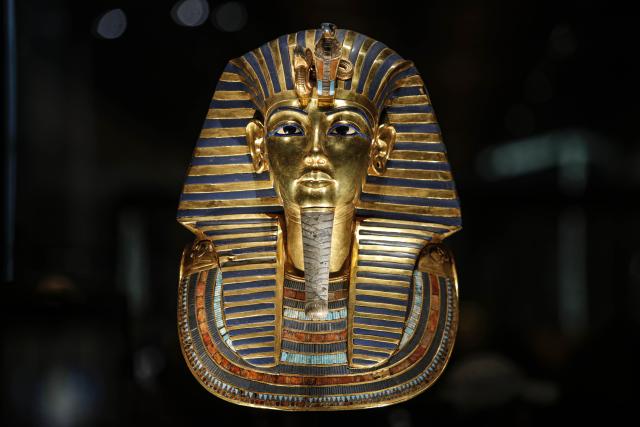 (251104) -- CAIRO, Nov. 4, 2025 (Xinhua) -- This photo taken on Nov. 4, 2025 shows the golden mask at the King Tutankhamun exhibition hall of the Grand Egyptian Museum in Giza, Egypt. The Grand Egyptian Museum (GEM) , the world's largest museum dedicated to a single civilization, opened to the public on Tuesday. (Xinhua/Ahmed Gomaa)