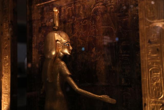 (251104) -- CAIRO, Nov. 4, 2025 (Xinhua) -- This photo taken on Nov. 4, 2025 shows an exhibit at the King Tutankhamun exhibition hall of the Grand Egyptian Museum in Giza, Egypt. The Grand Egyptian Museum (GEM) , the world's largest museum dedicated to a single civilization, opened to the public on Tuesday. (Xinhua/Sui Xiankai)