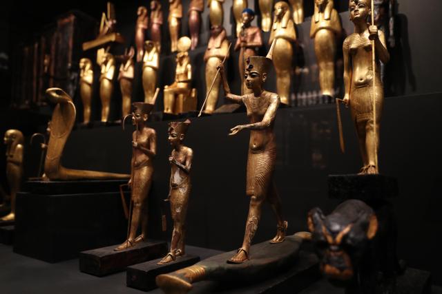 (251104) -- CAIRO, Nov. 4, 2025 (Xinhua) -- This photo taken on Nov. 4, 2025 shows exhibits at the King Tutankhamun exhibition hall of the Grand Egyptian Museum in Giza, Egypt. The Grand Egyptian Museum (GEM) , the world's largest museum dedicated to a single civilization, opened to the public on Tuesday. (Xinhua/Sui Xiankai)