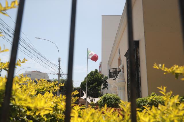 (251104) -- LIMA, Nov. 4, 2025 (Xinhua) -- Photo taken on Nov. 4, 2025, shows a Mexican flag inside the Mexican Embassy in Lima, Peru. The government of Peru has decided to break diplomatic relations with Mexico, Peruvian Foreign Minister Hugo de Zela told a press conference on Monday. (Photo by Mariana Bazo/Xinhua)