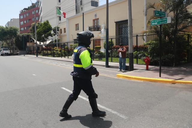 (251104) -- LIMA, Nov. 4, 2025 (Xinhua) -- A Peruvian police officer walks near the Mexican Embassy in Lima, Peru, Nov. 4, 2025. The government of Peru has decided to break diplomatic relations with Mexico, Peruvian Foreign Minister Hugo de Zela told a press conference on Monday. (Photo by Mariana Bazo/Xinhua)