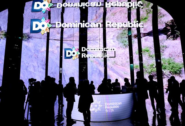 (251104) -- LONDON, Nov. 4, 2025 (Xinhua) -- People visit the booth of the Dominican Republic during the World Travel Market (WTM) London 2025 in London, Britain, Nov. 4, 2025. The WTM London 2025 opened on Tuesday and will continue until Thursday. (Xinhua/Li Ying)