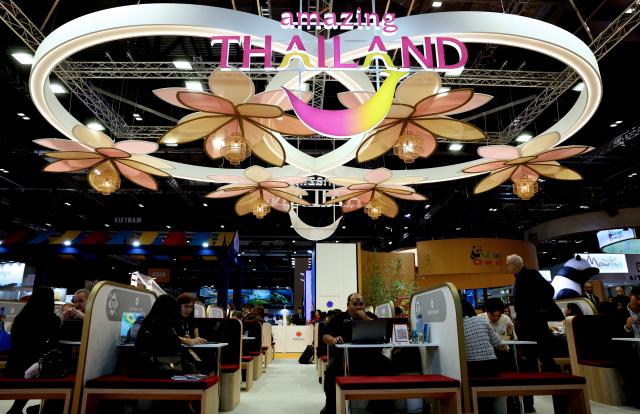 (251104) -- LONDON, Nov. 4, 2025 (Xinhua) -- People talk at the booth of Thailand during the World Travel Market (WTM) London 2025 in London, Britain, Nov. 4, 2025. The WTM London 2025 opened on Tuesday and will continue until Thursday. (Xinhua/Li Ying)