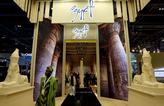 (251104) -- LONDON, Nov. 4, 2025 (Xinhua) -- People visit the booth of Egypt during the World Travel Market (WTM) London 2025 in London, Britain, Nov. 4, 2025. The WTM London 2025 opened on Tuesday and will continue until Thursday. (Xinhua/Li Ying)