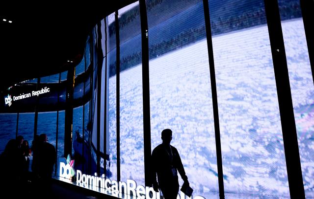 (251104) -- LONDON, Nov. 4, 2025 (Xinhua) -- People visit the booth of the Dominican Republic during the World Travel Market (WTM) London 2025 in London, Britain, Nov. 4, 2025. The WTM London 2025 opened on Tuesday and will continue until Thursday. (Xinhua/Li Ying)