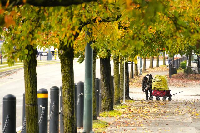 (251104) -- PORTLAND, Nov. 4, 2025 (Xinhua) -- A homeless person is seen on the sidewalk in Portland, Oregon, the United States, Nov. 4, 2025. The U.S. Senate on Tuesday again failed to pass a temporary funding bill, marking the 14th unsuccessful attempt. This means the federal government shutdown is on track to surpass the 35-day record set during the 2018-2019 shutdown and become the longest in U.S. history. (Xinhua/Wu Xiaoling)