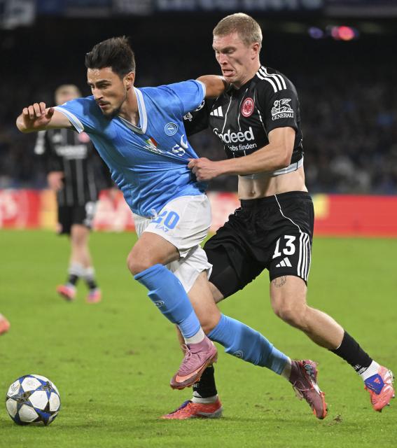 (251105) -- NAPLES, Nov. 5, 2025 (Xinhua) -- Napoli's Eljif Elmas (L) vies with Frankfurt's Rasmus Kristensen during the UEFA Champions League football match between Napoli and Frankfurt in Naples, Italy, on Nov. 4, 2025. (Photo by Alberto Lingria/Xinhua)