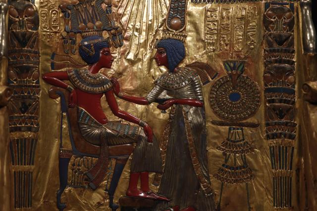 (251105) -- GIZA, Nov. 5, 2025 (Xinhua) -- This photo taken on Nov. 4, 2025 shows the detail of a golden throne at the King Tutankhamun exhibition hall of the Grand Egyptian Museum in Giza, Egypt.
  The Grand Egyptian Museum (GEM) opened its doors to the public on Tuesday, establishing itself as one of the world's largest displays of ancient relics, and a high-tech fort dedicated to heritage conservation.
  The main galleries display thousands of previously stored antiquities for the first time, housing the complete collection of some 5,992 artifacts from the tomb of the boy-king Tutankhamun. (Xinhua/Ahmed Gomaa)