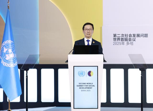 (251104) -- DOHA, Nov. 4, 2025 (Xinhua) -- Chinese Vice President Han Zheng speaks at the general debate of the ongoing Second World Summit for Social Development in Doha, Qatar, Nov. 4, 2025. (Xinhua/Wang Ye)