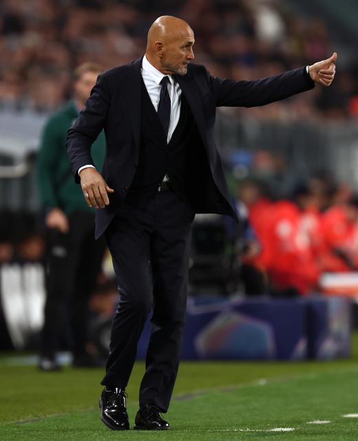 (251105) -- TURIN, Nov. 5, 2025 (Xinhua) -- Juventus' head coach Luciano Spalletti gestures during the UEFA Champions League football match between Juventus and Sporting in Turin, Italy, Nov. 4, 2025. (Xinhua)