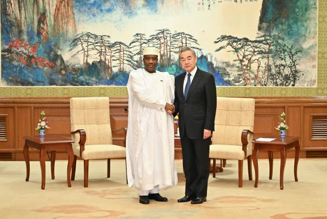 (251105) -- BEIJING, Nov. 5, 2025 (Xinhua) -- Chinese Foreign Minister Wang Yi, who is also a member of the Political Bureau of the Communist Party of China Central Committee, meets with Alhaji Mohamed Sarjoh Bah, the newly appointed permanent representative of the African Union (AU) to China, in Beijing, capital of China, Nov. 4, 2025. Sarjoh Bah submitted his letter of appointment to Wang Yi here on Tuesday. (Xinhua/Dai Tianfang)