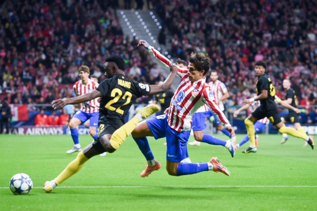 (251105) -- MADRID, Nov. 5, 2025 (Xinhua) -- Giuliano Simeone (R) of Atletico de Madrid vies with Ousseynou Niang of Union Saint-Gilloise during the UEFA Champions League football match between Atletico de Madrid and Union Saint-Gilloise in Madrid, Spain, on Nov. 4, 2025. (Photo by Gustavo Valiente/Xinhua)