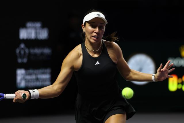 (251105) -- RIYADH, Nov. 5, 2025 (Xinhua) -- Jessica Pegula of the United States returns a ball during the round robin match against Aryna Sabalenka of Belarus at WTA Finals tennis tournament in Riyadh, Saudi Arabia, on Nov. 4, 2025. (Xinhua/Luo Chen)