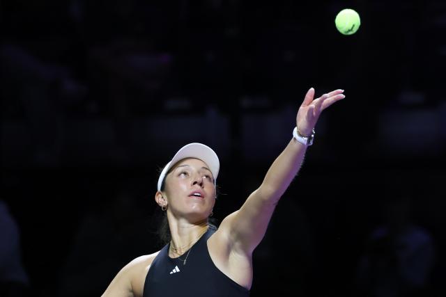 (251105) -- RIYADH, Nov. 5, 2025 (Xinhua) -- Jessica Pegula of the United States serves during the round robin match against Aryna Sabalenka of Belarus at WTA Finals tennis tournament in Riyadh, Saudi Arabia, on Nov. 4, 2025. (Xinhua/Luo Chen)