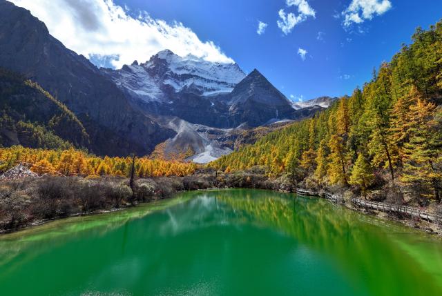 (251106) -- DAOCHENG, Nov. 6, 2025 (Xinhua) -- A drone photo taken on Oct. 26, 2025 shows a view of the Yading scenic spot in Daocheng County of Tibetan Autonomous Prefecture of Garze, southwest China's Sichuan Province. The Yading scenic spot is in its best viewing season recently, attracting flocks of tourists there. (Xinhua/Jiang Hongjing)