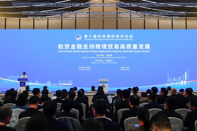 (251106) -- SHANGHAI, Nov. 6, 2025 (Xinhua) -- A sub-forum titled "Facilitating Cross-border Trade's Resilience Through Maritime Trade Finance" is held during the 8th Hongqiao International Economic Forum at the National Exhibition and Convention Center (Shanghai) in Shanghai, east China, Nov. 6, 2025. (Xinhua/Liu Jiaqi)
