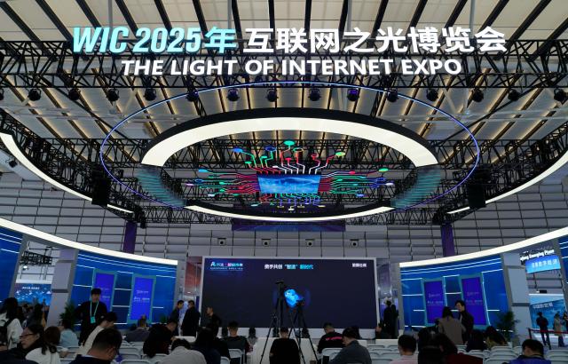 (251106) -- TONGXIANG, Nov. 6, 2025 (Xinhua) -- This photo taken on Nov. 6, 2025 shows a scene at the 2025 World Internet Conference (2025 WIC) Light of Internet Expo in Wuzhen, east China's Zhejiang Province. The expo kicked off here on Thursday, showcasing more than 1,000 cutting-edge AI technology products from over 600 domestic and overseas enterprises. (Xinhua/Zhao Yusi)