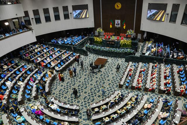 (251106) -- YAOUNDE, Nov. 6, 2025 (Xinhua) -- Photo taken on Nov. 6, 2025, shows the sworn in ceremony of Cameroonian President Paul Biya in Yaounde, capital of Cameroon. Cameroonian President Paul Biya was sworn in on Thursday for a new seven-year term after winning 53.66 percent of the vote in the country's Oct. 12 presidential election. (Xinhua/Kepseu)