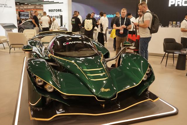 (251106) -- LAS VEGAS, Nov. 6, 2025 (Xinhua) -- Photo taken on Nov. 5, 2025 shows a vehicle on display at the Specialty Equipment Market Association Show 2025 (SEMA) in Las Vegas, Nevada, the United States. The Specialty Equipment Market Association Show 2025, running Tuesday through Friday at the Las Vegas Convention Center, brings together over 2,000 exhibitors and 160,000 participants from 140 countries, according to the organizers. (Photo by Zeng Hui/Xinhua)