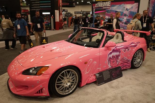 (251106) -- LAS VEGAS, Nov. 6, 2025 (Xinhua) -- Photo taken on Nov. 5, 2025 shows a vehicle on display at the Specialty Equipment Market Association Show 2025 (SEMA) in Las Vegas, Nevada, the United States. The Specialty Equipment Market Association Show 2025, running Tuesday through Friday at the Las Vegas Convention Center, brings together over 2,000 exhibitors and 160,000 participants from 140 countries, according to the organizers. (Photo by Zeng Hui/Xinhua)