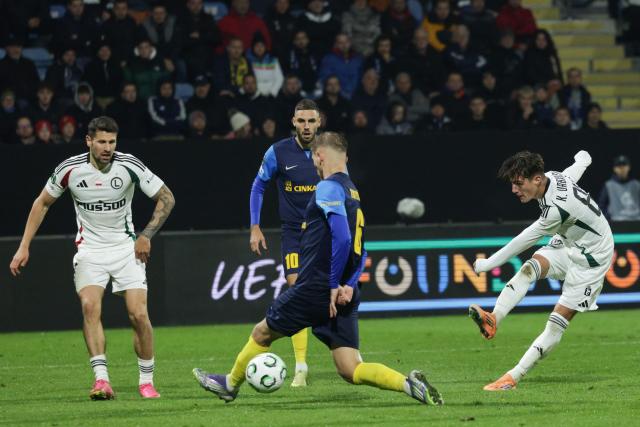 (251107) -- LJUBLJANA, Nov. 7, 2025 (Xinhua) -- Kacper Urbanski (1st R) of Legia Warszawa shoots during the UEFA Conference League match between NK Celje and Legia Warszawa in Celje, Slovenia, on Nov. 6, 2025. (Photo by Zeljko Stevanic/Xinhua)