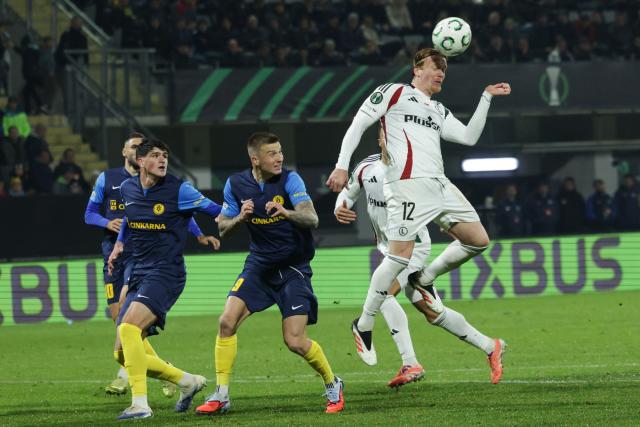 (251107) -- LJUBLJANA, Nov. 7, 2025 (Xinhua) -- Radovan Pankov (top) of Legia Warszawa competes for a header during the UEFA Conference League match between NK Celje and Legia Warszawa in Celje, Slovenia, on Nov. 6, 2025. (Photo by Zeljko Stevanic/Xinhua)