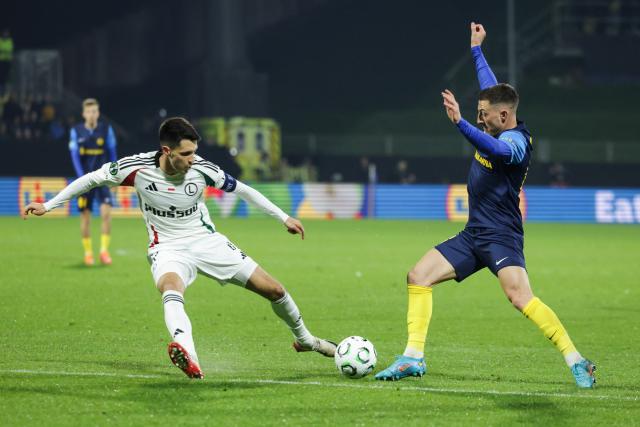 (251107) -- LJUBLJANA, Nov. 7, 2025 (Xinhua) -- Mario Kvesic (R) of NK Celje competes with Bartosz Kapustka of Legia Warszawa during the UEFA Conference League match between NK Celje and Legia Warszawa in Celje, Slovenia, on Nov. 6, 2025. (Photo by Zeljko Stevanic/Xinhua)