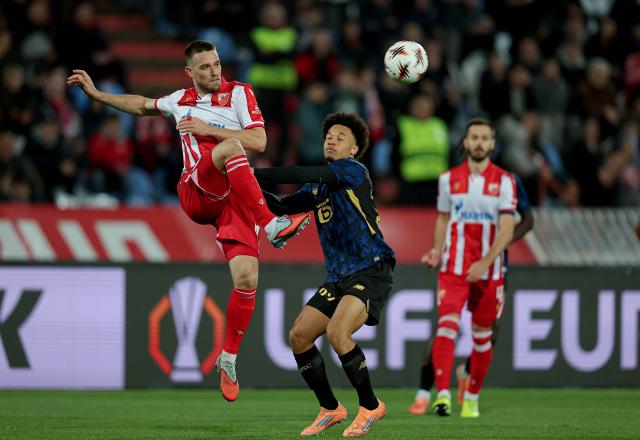 (251107) -- BELGRADE, Nov. 7, 2025 (Xinhua) -- Crvena Zvezda's Timi Max Elsnik (L) vies with LOSC Lille's Tiago Santos (C) during the UEFA Europa League football match between Crvena Zvezda and LOSC Lille in Belgrade, Serbia, on Nov. 6, 2025. (Photo by Predrag Milosavljevic/Xinhua)