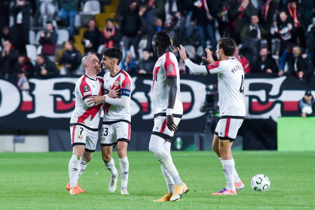 (251107) -- MADRID, Nov. 7, 2025 (Xinhua) -- Players of Rayo Vallecano celebrate a goal during the round 3 match between Rayo Vallecano and Lech Poznan at the 2025-2026 UEFA Europa Conference League in Madrid, Spain, Nov. 6, 2025. (Photo by Gustavo Valiente/Xinhua)