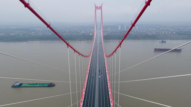 (251107) -- BEIJING, Nov. 7, 2025 (Xinhua) -- An aerial drone photo taken on Nov. 6, 2025 shows vehicles running on a bridge over the Yangtze River in Tongling City, east China's Anhui Province. The bridge was put into operation on Thursday, with a length of 11.9 kilometers and serving the roles as highway, inter-city railway and cargo railway. (Xinhua/Zhang Duan)