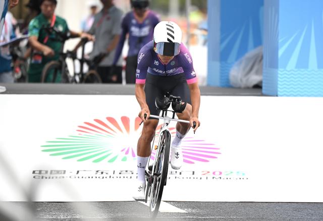 (251107) -- ZHUHAI, Nov. 7, 2025 (Xinhua) -- Kam Chin Pok of Macao competes during the men's individual time trial of cycling road at China's 15th National Games in Zhuhai, south China's Guangdong Province, Nov. 7, 2025. (Xinhua/Deng Hua)