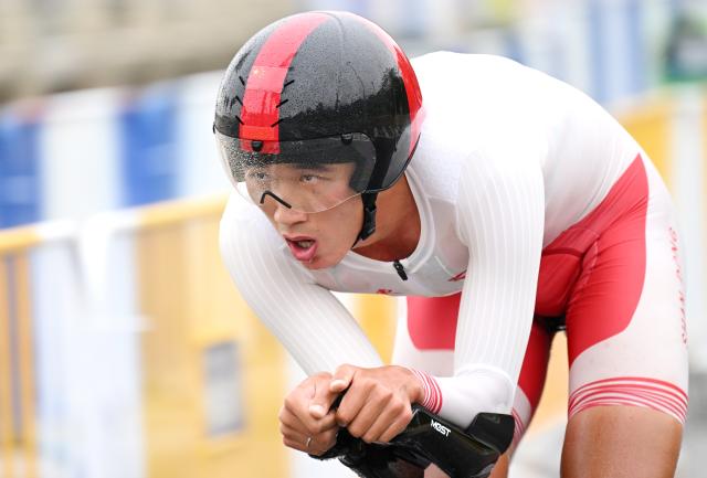 (251107) -- ZHUHAI, Nov. 7, 2025 (Xinhua) -- Cao Houwang of Shandong competes during the men's individual time trial of cycling road at China's 15th National Games in Zhuhai, south China's Guangdong Province, Nov. 7, 2025. (Xinhua/Lian Zhen)